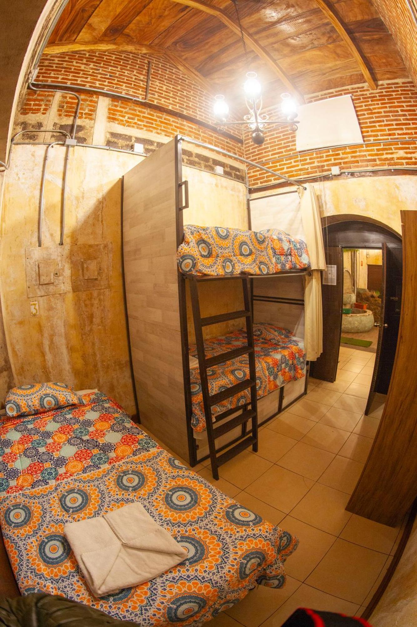 Hot Chipilin Hostel Antigua Exterior photo